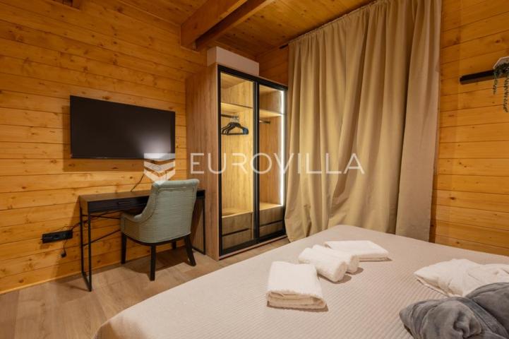 Delnice, ekskluzivna villa s bazenom, površine 298 m²