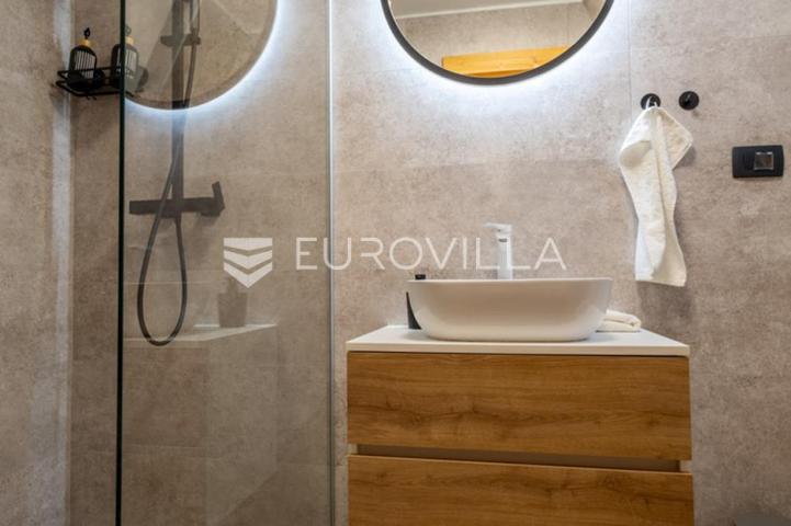 Delnice, ekskluzivna villa s bazenom, površine 298 m²