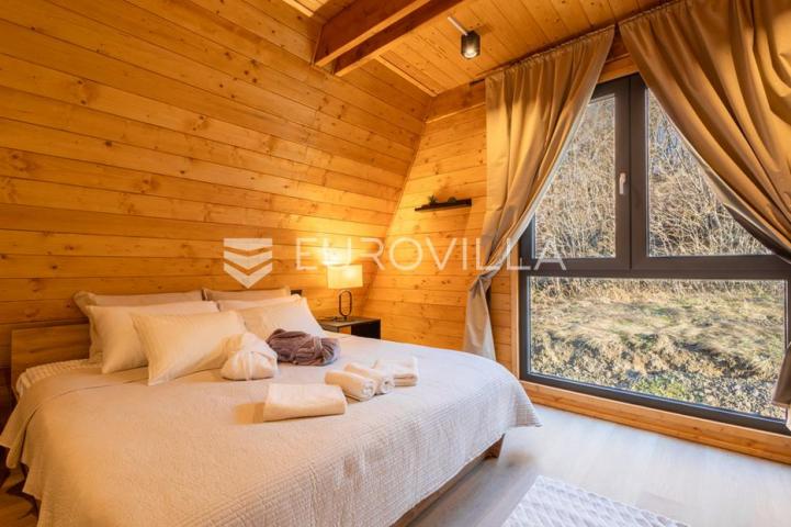 Delnice, ekskluzivna villa s bazenom, površine 298 m²