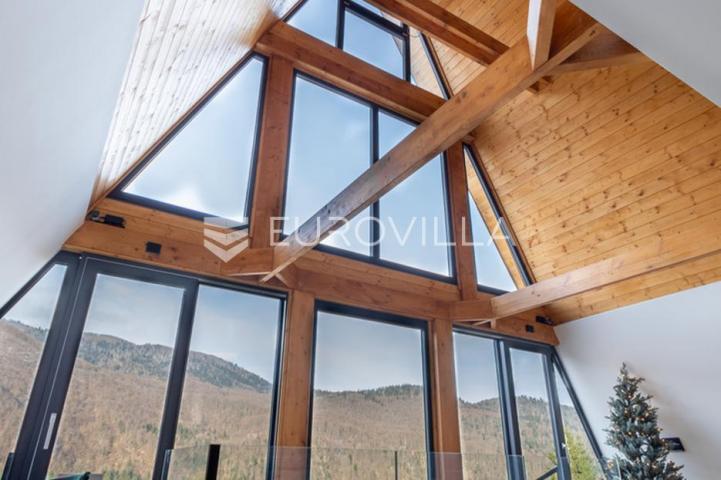 Delnice, ekskluzivna villa s bazenom, površine 298 m²