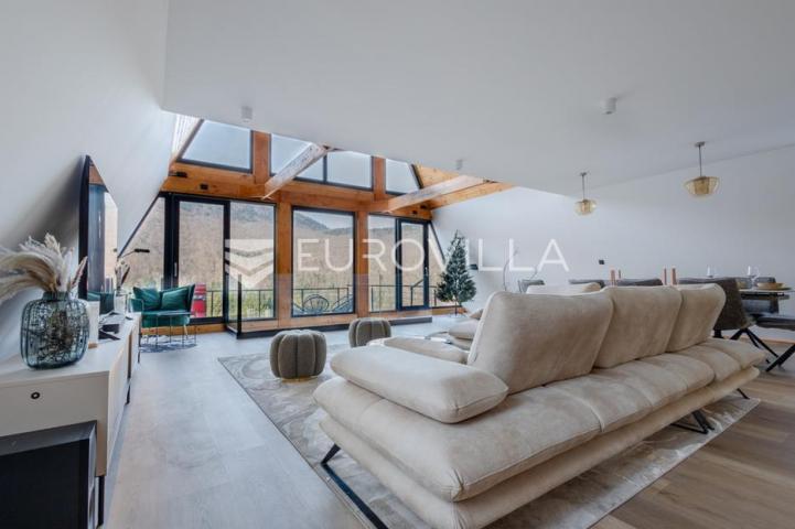 Delnice, ekskluzivna villa s bazenom, površine 298 m²