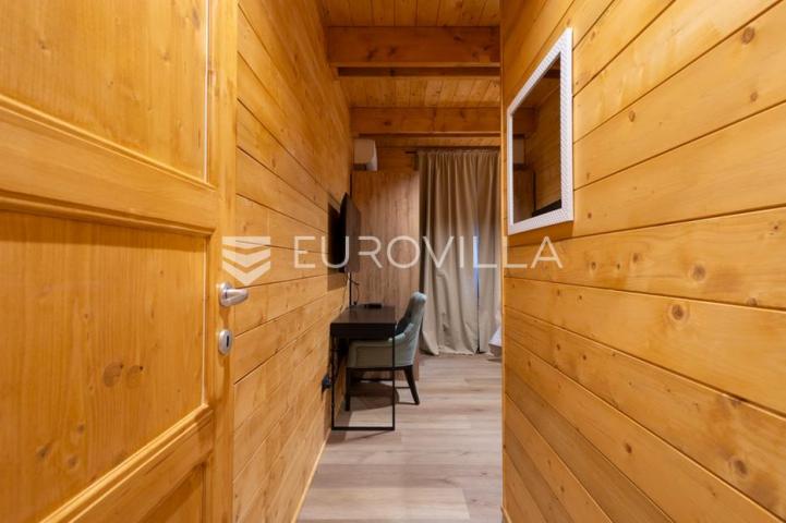 Delnice, ekskluzivna villa s bazenom, površine 298 m²