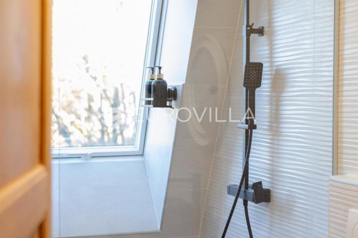 Delnice, ekskluzivna villa s bazenom, površine 298 m²