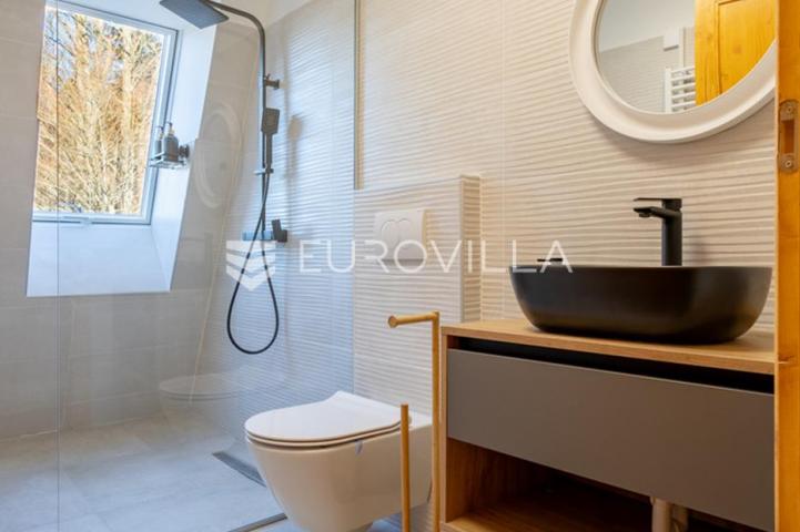 Delnice, ekskluzivna villa s bazenom, površine 298 m²