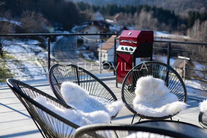 Delnice, ekskluzivna villa s bazenom, površine 298 m²