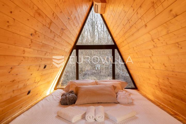 Delnice, ekskluzivna villa s bazenom, površine 298 m²