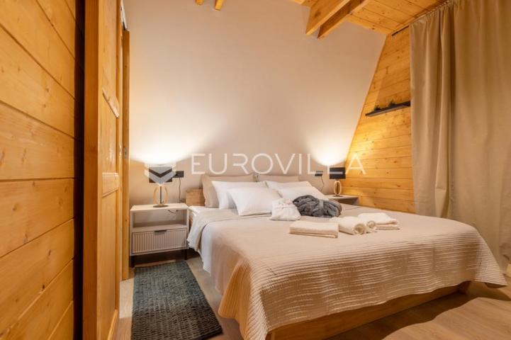 Delnice, ekskluzivna villa s bazenom, površine 298 m²