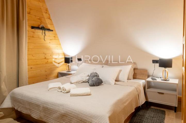 Delnice, ekskluzivna villa s bazenom, površine 298 m²
