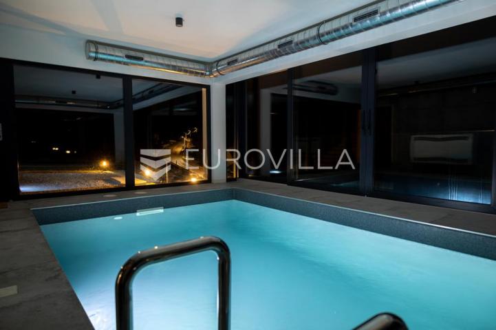Delnice, ekskluzivna villa s bazenom, površine 298 m²