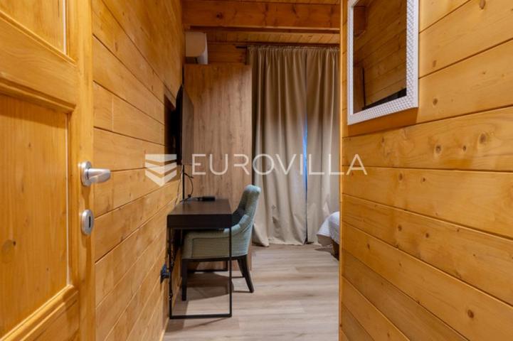 Delnice, ekskluzivna villa s bazenom, površine 298 m²