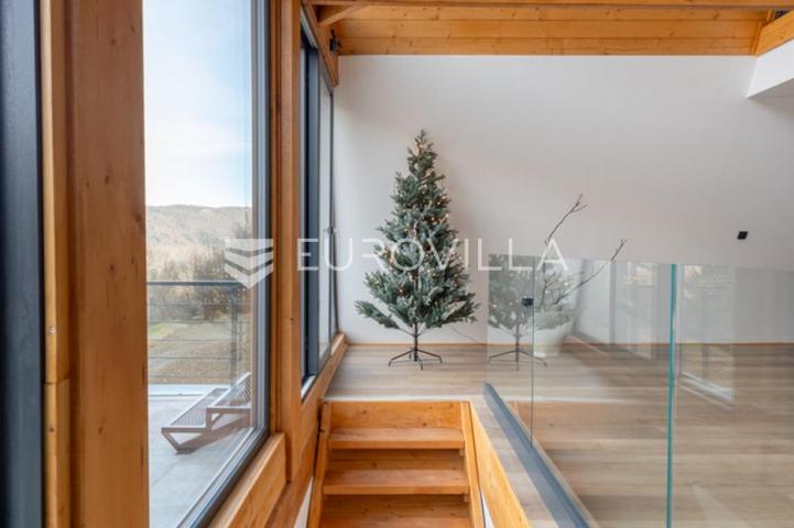 Delnice, ekskluzivna villa s bazenom, površine 298 m²