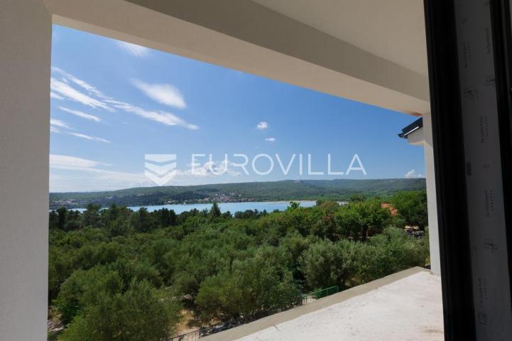 Otok Krk, Čižići, trosoban stan 200 m od mora, NOVOGRADNJA