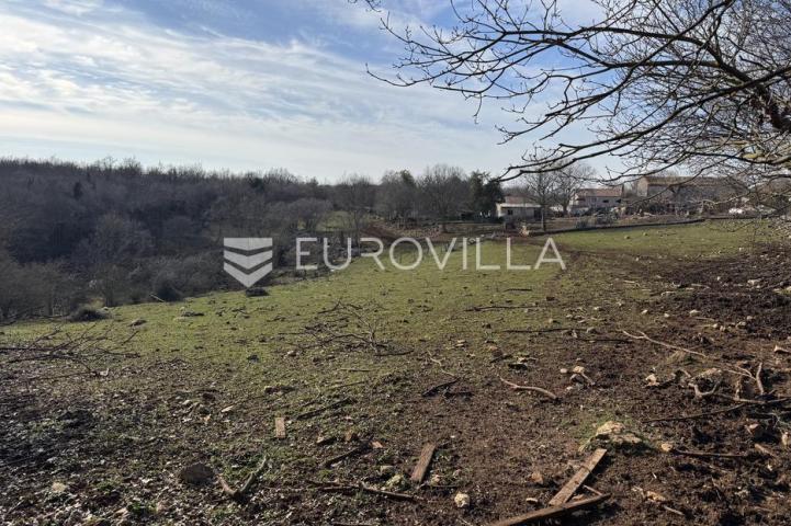 Istra, Poreč okolica - građevinsko zemljište 1033 m2 na rubu urbanizacije okruženo zelenilom