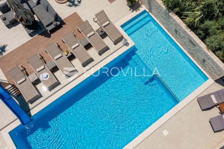 Pag prekrasna villa sa pogledom na more 350 m² na 200 metara od mora
