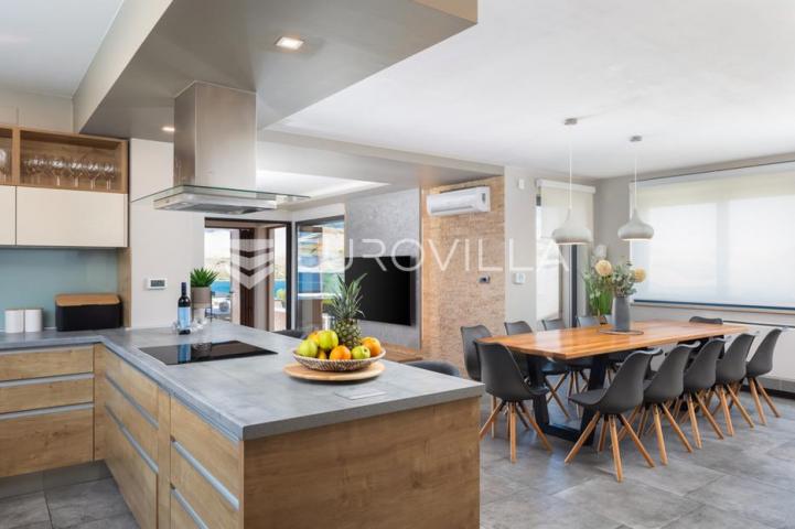 Pag prekrasna villa sa pogledom na more 350 m² na 200 metara od mora