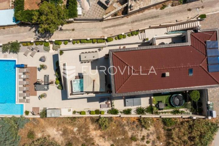 Pag prekrasna villa sa pogledom na more 350 m² na 200 metara od mora