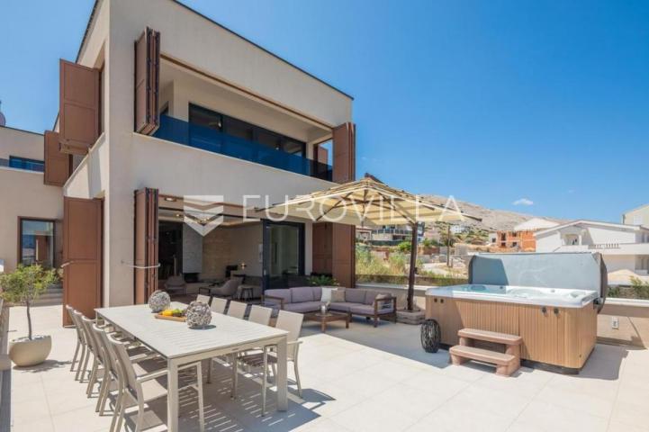 Pag prekrasna villa sa pogledom na more 350 m² na 200 metara od mora