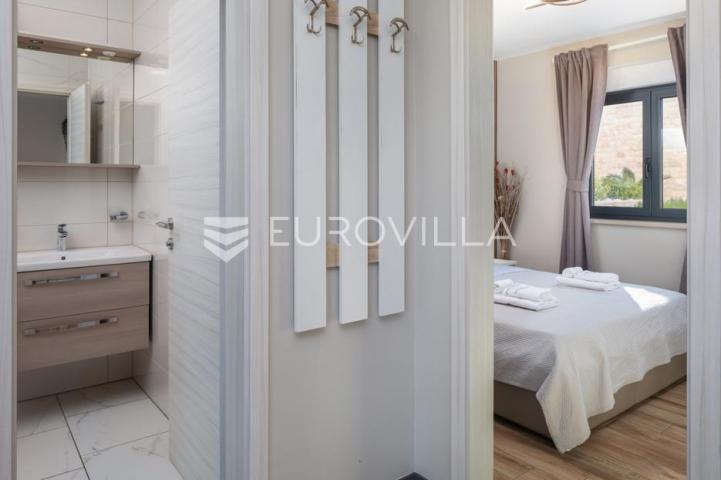 Pag prekrasna villa sa pogledom na more 350 m² na 200 metara od mora