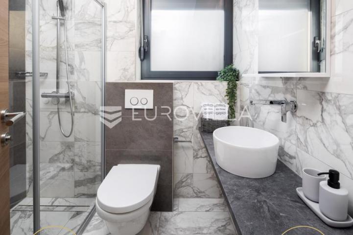 Pag prekrasna villa sa pogledom na more 350 m² na 200 metara od mora