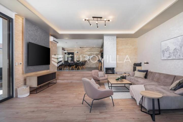 Pag prekrasna villa sa pogledom na more 350 m² na 200 metara od mora
