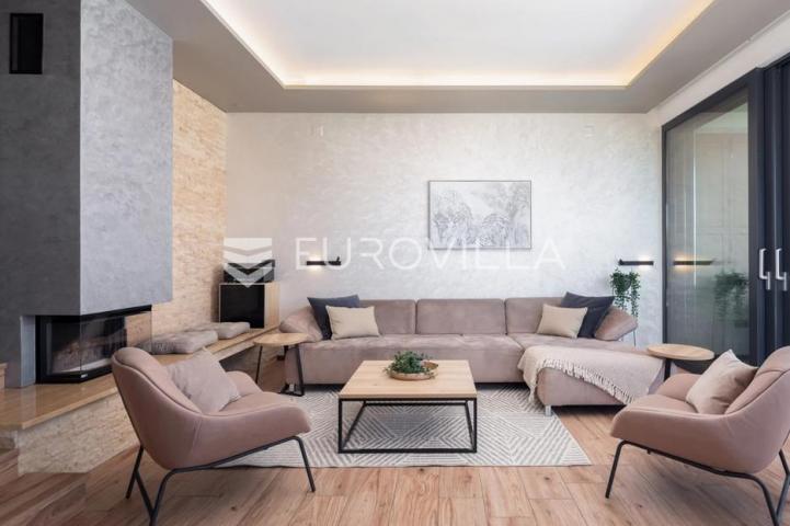 Pag prekrasna villa sa pogledom na more 350 m² na 200 metara od mora
