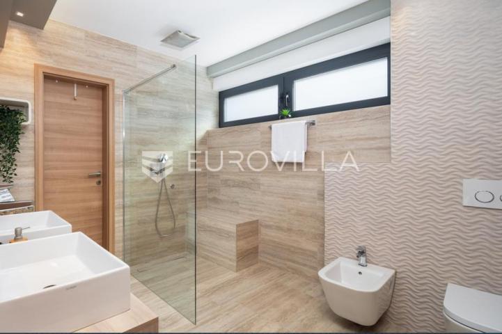 Pag prekrasna villa sa pogledom na more 350 m² na 200 metara od mora