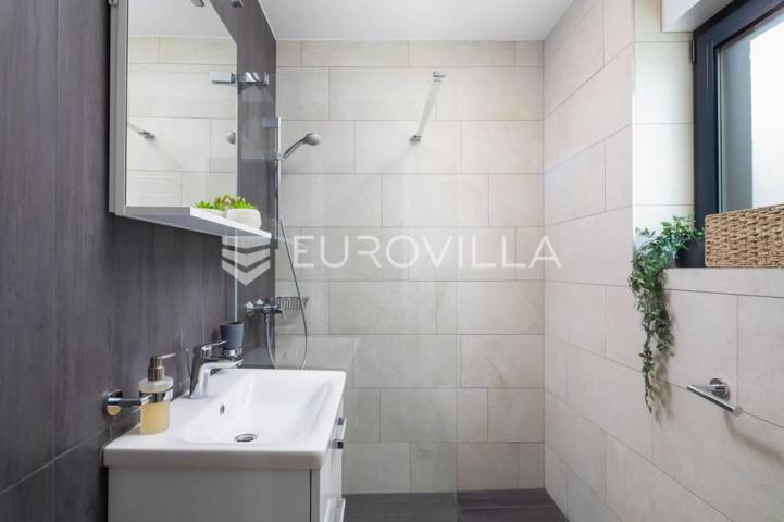 Pag prekrasna villa sa pogledom na more 350 m² na 200 metara od mora