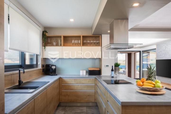 Pag prekrasna villa sa pogledom na more 350 m² na 200 metara od mora