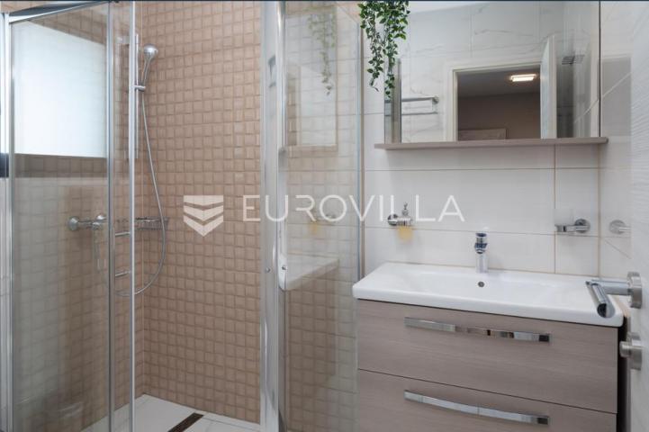 Pag prekrasna villa sa pogledom na more 350 m² na 200 metara od mora