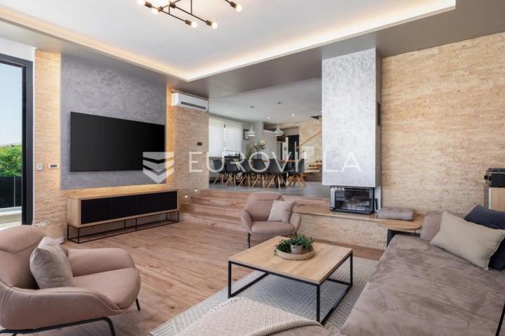 Pag prekrasna villa sa pogledom na more 350 m² na 200 metara od mora