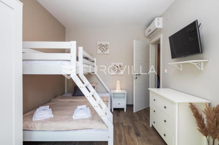 Pag prekrasna villa sa pogledom na more 350 m² na 200 metara od mora