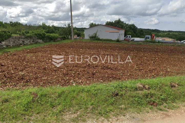 Istra, okolica Tinjana, građevinsko zemljište 1206m2 u mirnom dijelu 