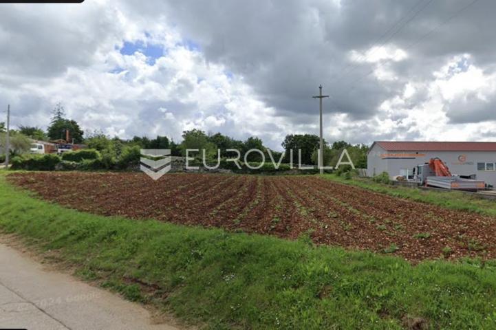 Istra, okolica Tinjana, građevinsko zemljište 1206m2 u mirnom dijelu 
