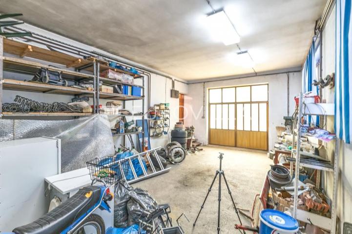 Zagreb, Vukomerec obiteljska kuća na tri etaže NKP 360 m2