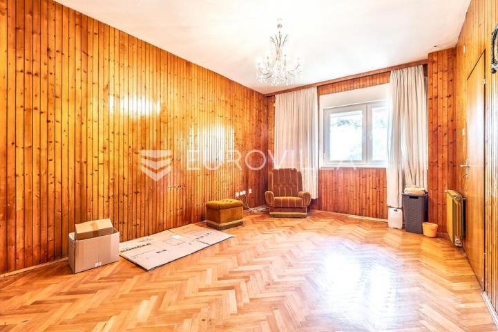Zagreb, Vukomerec obiteljska kuća na tri etaže NKP 360 m2