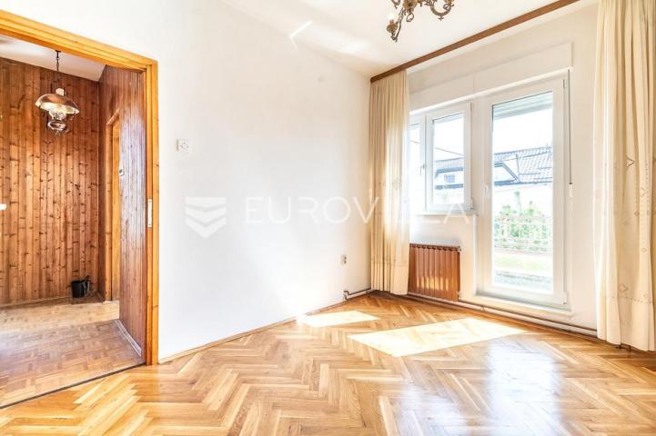 Zagreb, Vukomerec obiteljska kuća na tri etaže NKP 360 m2