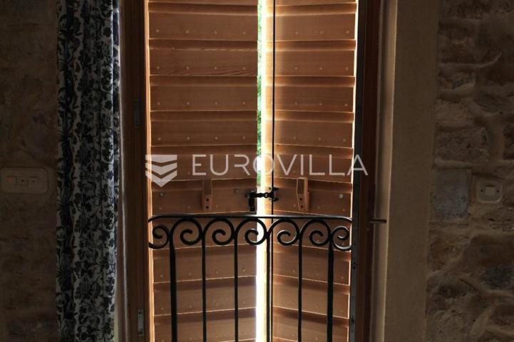 Mali Lošinj, Susak, kamena kuća 70 m², kompletno adaptirana, vrt 56 m²