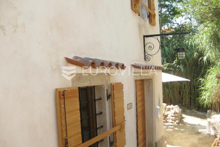 Mali Lošinj, Susak, kamena kuća 70 m², kompletno adaptirana, vrt 56 m²