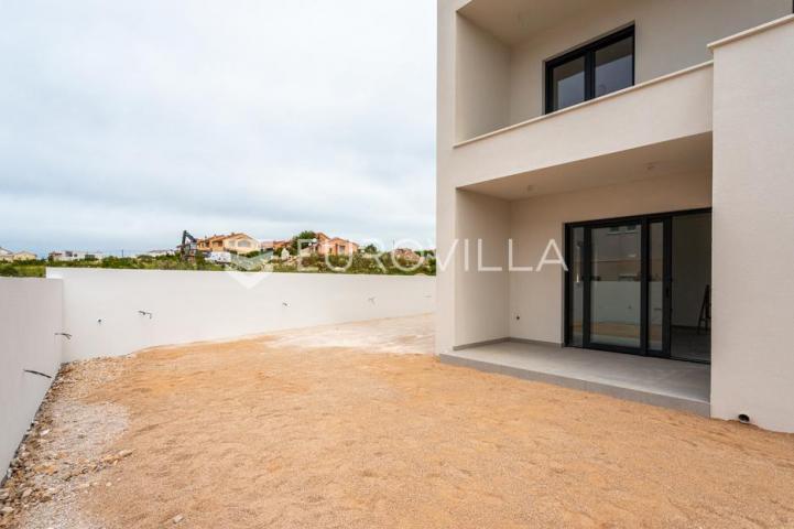 Vodice, prostran dvosoban stan, 115,56 m²