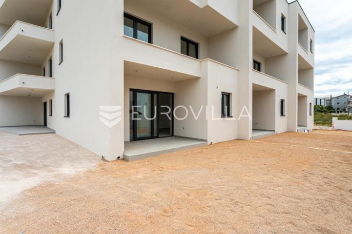 Vodice, prostran dvosoban stan, 115,56 m²
