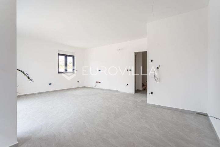 Vodice, prostran dvosoban stan, 115,56 m²