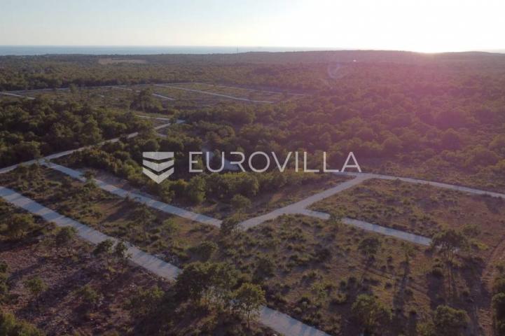 Vodnjan, Mandriol, poljoprivredna parcela s putem 398 m², 900 m od mora