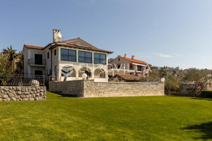 Kastav, luksuzna vila s bazenom i panoramskim pogledom na Kvarnerski zaljev