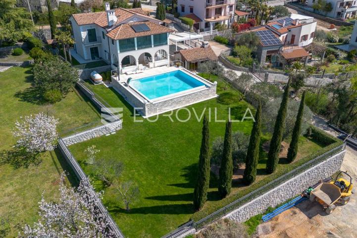 Kastav, luksuzna vila s bazenom i panoramskim pogledom na Kvarnerski zaljev