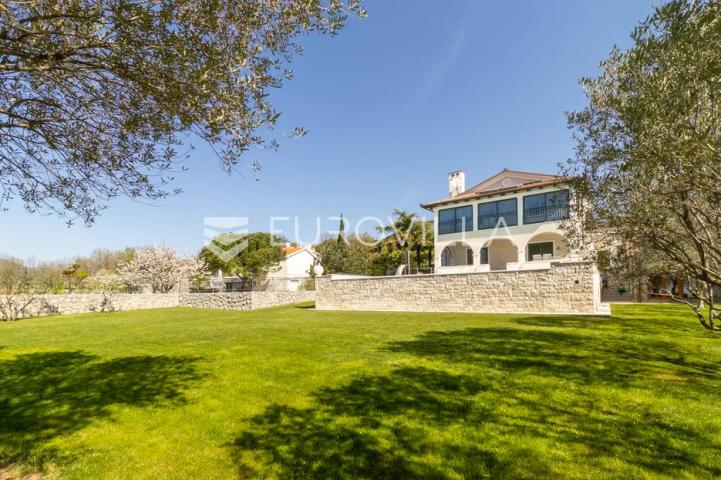 Kastav, luksuzna vila s bazenom i panoramskim pogledom na Kvarnerski zaljev