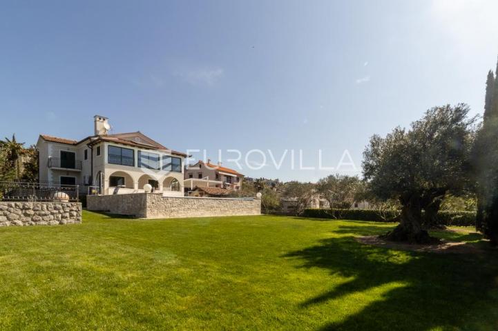 Kastav, luksuzna vila s bazenom i panoramskim pogledom na Kvarnerski zaljev