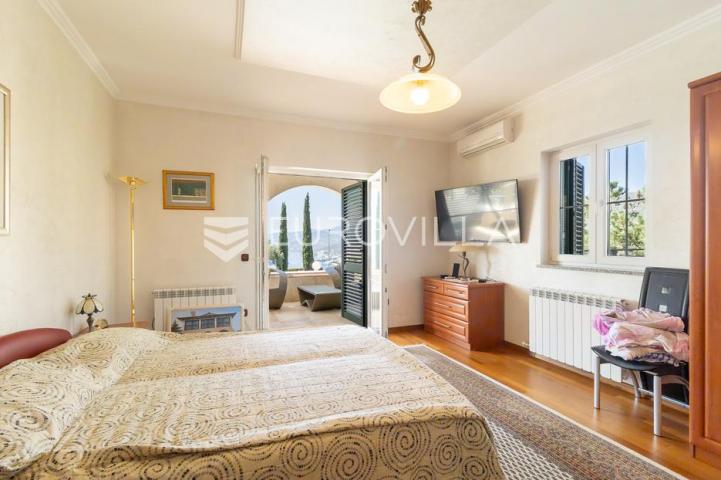 Kastav, luksuzna vila s bazenom i panoramskim pogledom na Kvarnerski zaljev