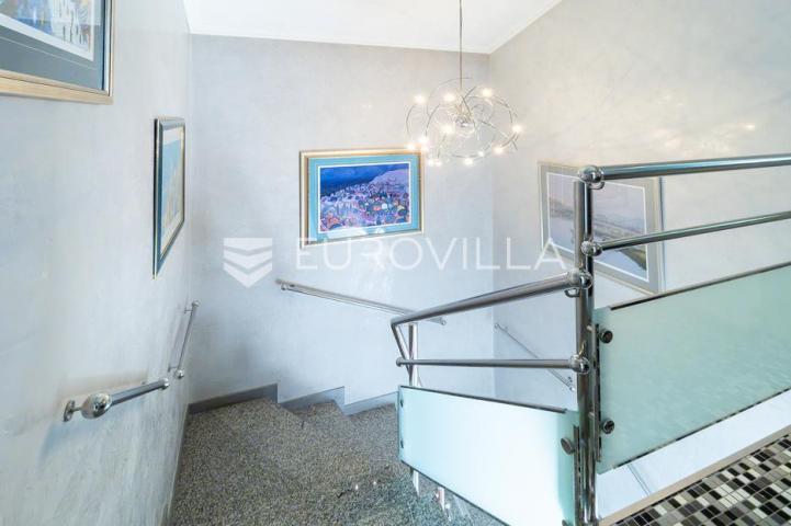 Kastav, luksuzna vila s bazenom i panoramskim pogledom na Kvarnerski zaljev