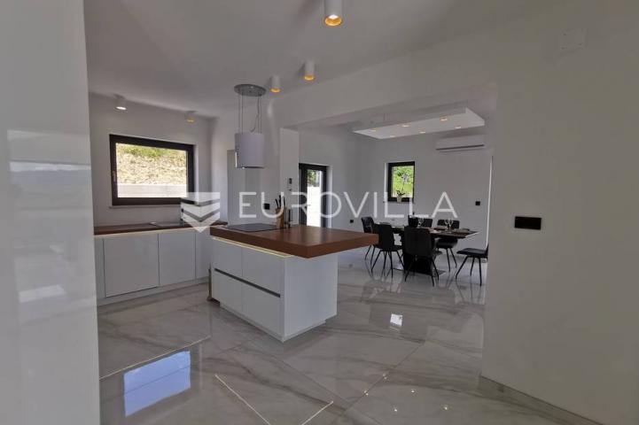 Istra, Vrh, Villa s predivnim panoramskim pogledom