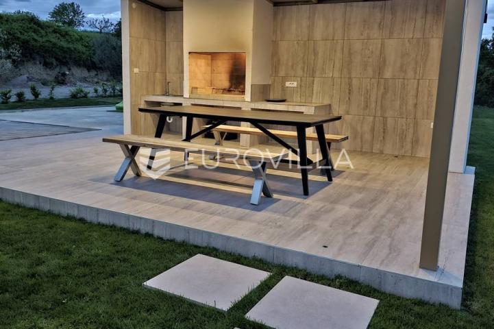 Istra, Vrh, Villa s predivnim panoramskim pogledom